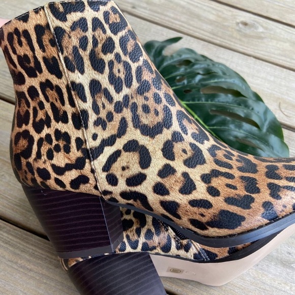 Lulus Classic Leopard Print Pointed Ankle Booties - Picture 12 of 14